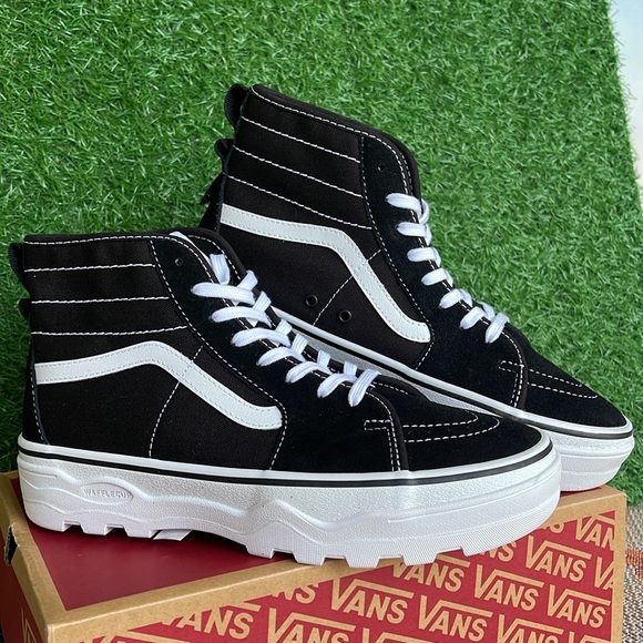 Vans Men’s Sentry Sk8-Hi
Black/White
VN0A5KY5BA2
Sneakers - Picture 11 of 16
